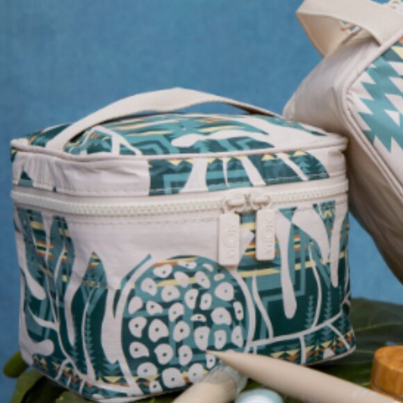 Cabin Crew Kit Holomua Harding   NWT - Picture 3 of 5